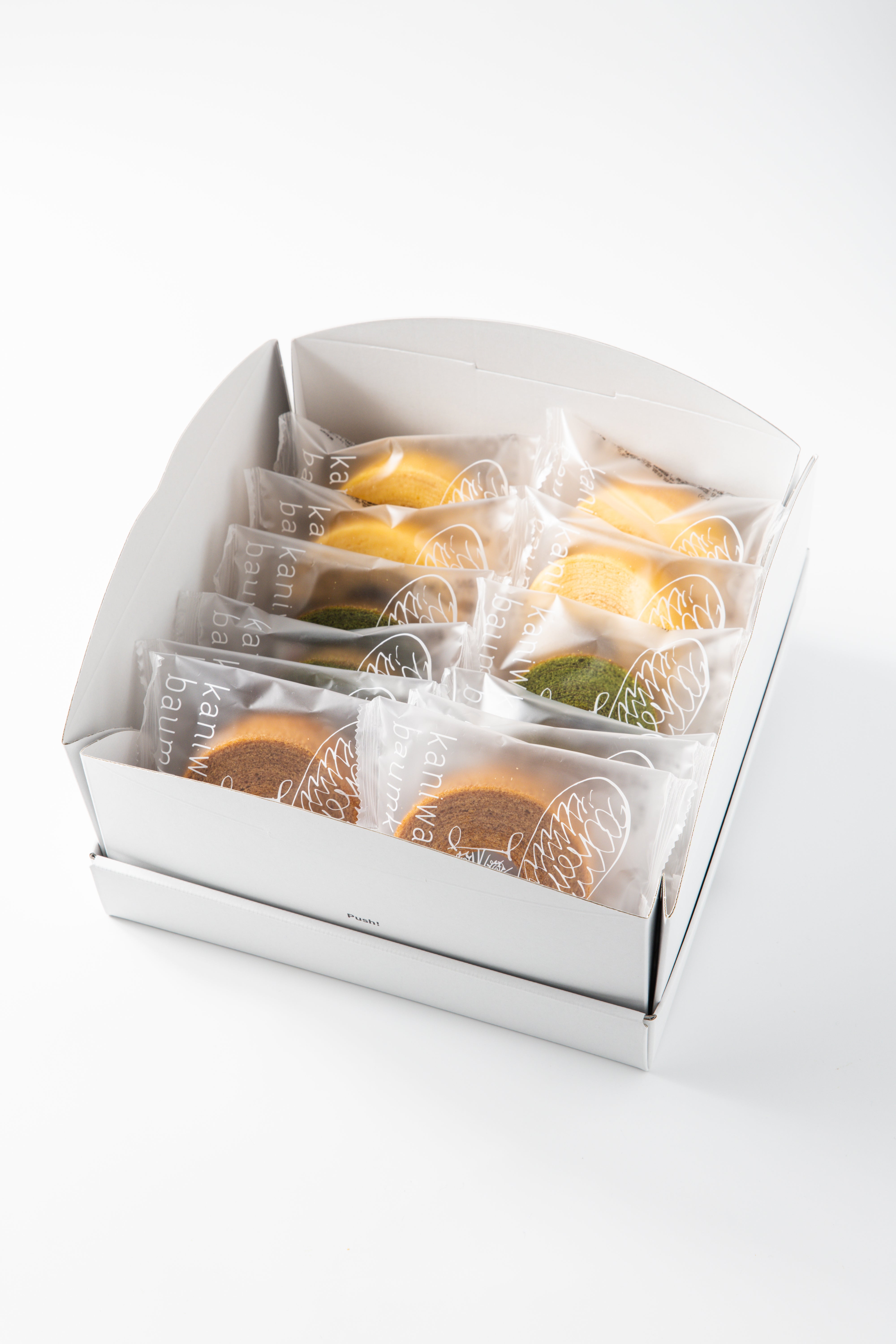 《可愛いパッケージが人気》バウムクーヘン12個入りBOX